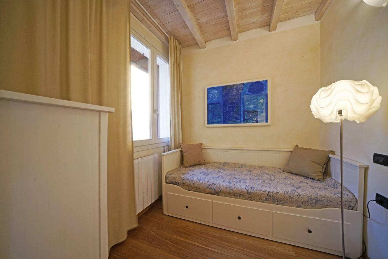 L'Orologio Apartment Salo Luaran gambar